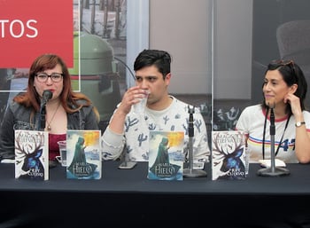 Booktubers participan en una Feria del Libro (Nivel A)