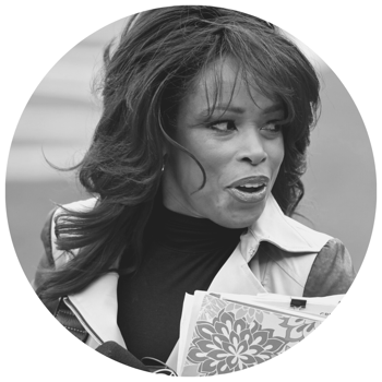 Pam Oliver, «la comentarista deportiva» (Versión simplificada)